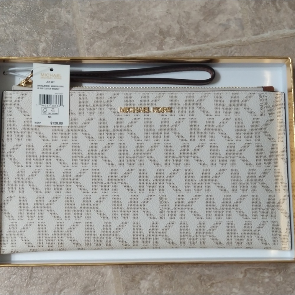 Michael Kors zip wristlet